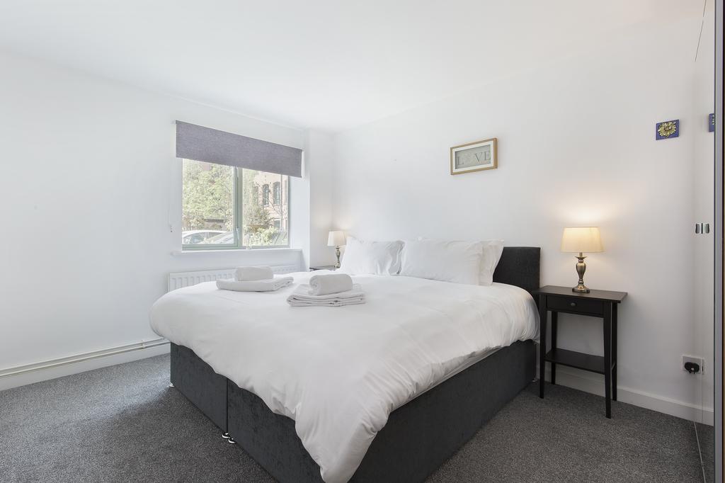 Raleigh Square - 2Br Ground-Floor Apartment In นอตติงแฮม ภายนอก รูปภาพ
