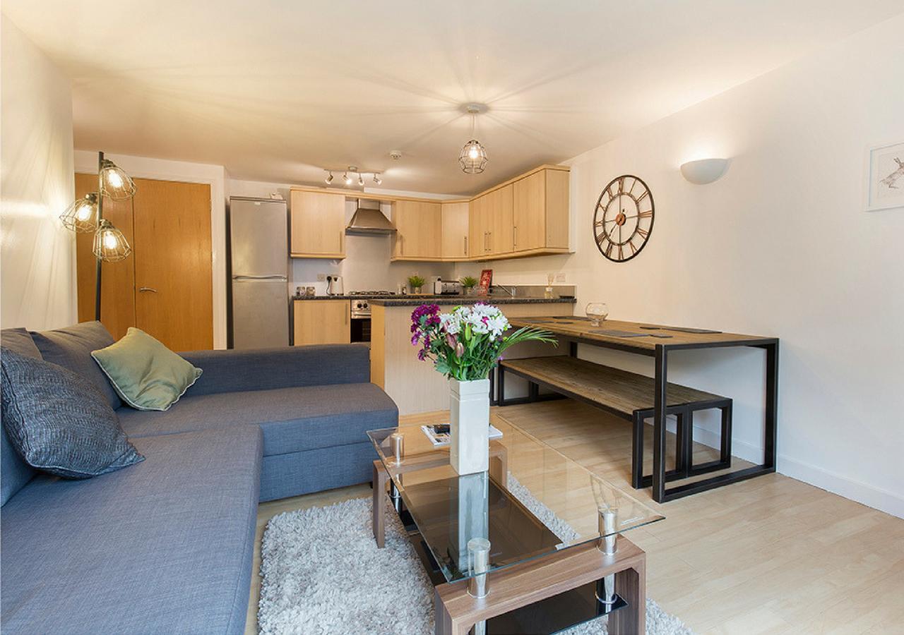 Raleigh Square - 2Br Ground-Floor Apartment In นอตติงแฮม ภายนอก รูปภาพ