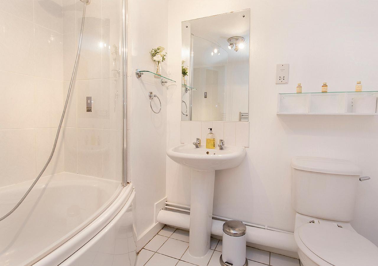 Raleigh Square - 2Br Ground-Floor Apartment In นอตติงแฮม ภายนอก รูปภาพ